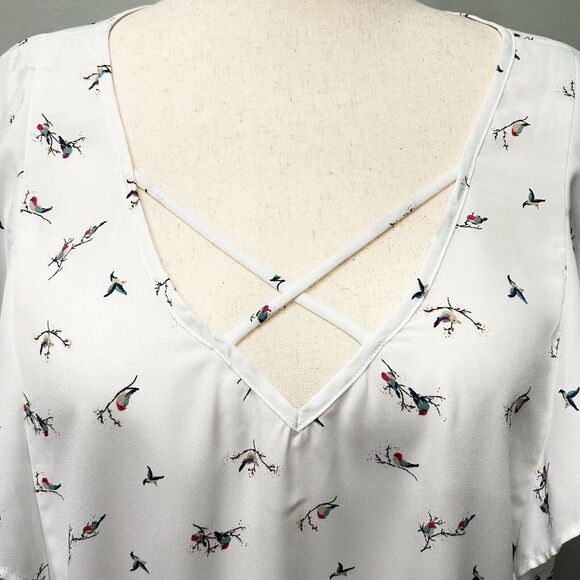 Torrid Top Women's 3 3X White Cottagecore Boho Beachy Birds Criss Cross Flutter - Picture 3 of 14